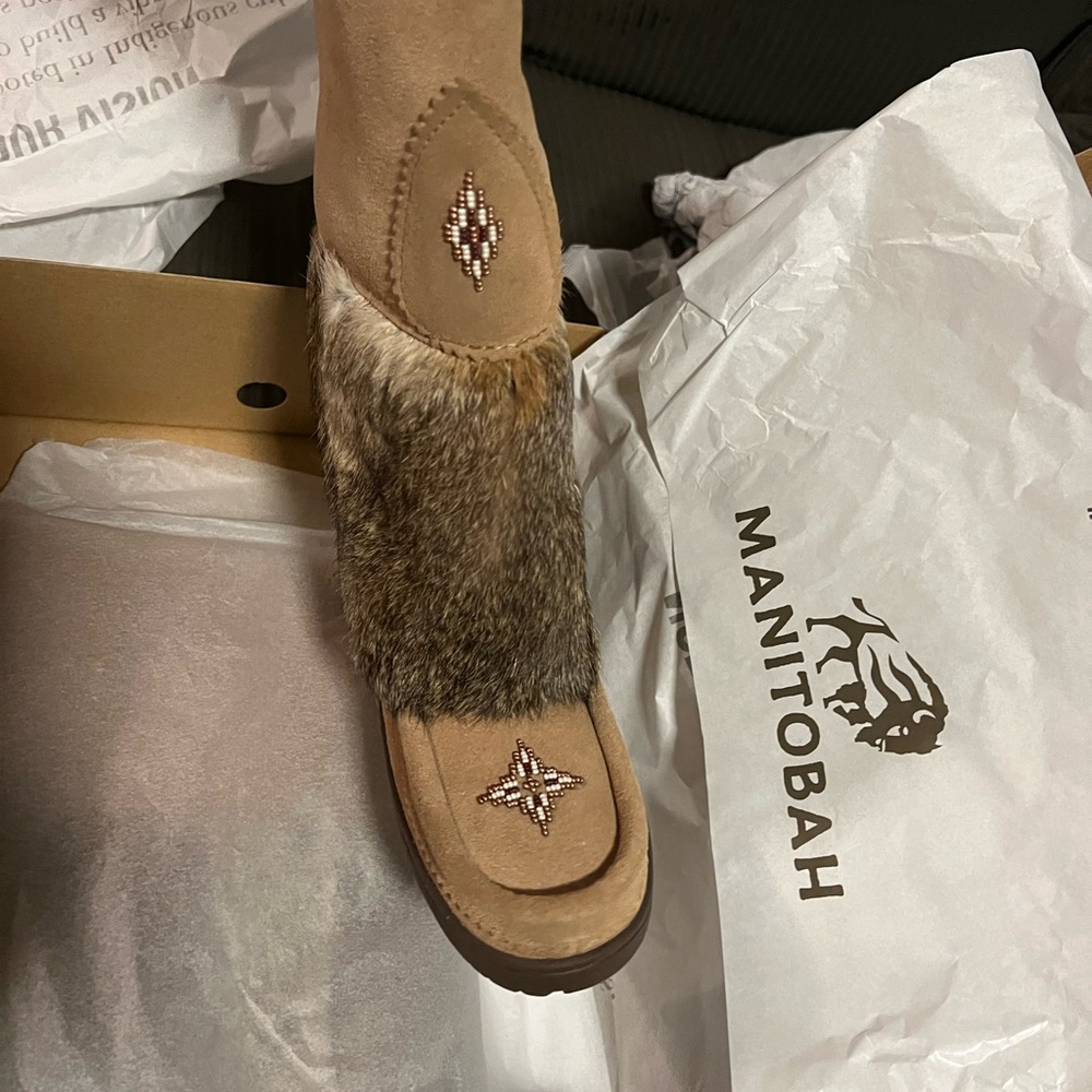 New Manitobah Snowy Owl Boots - Picture 3 of 10